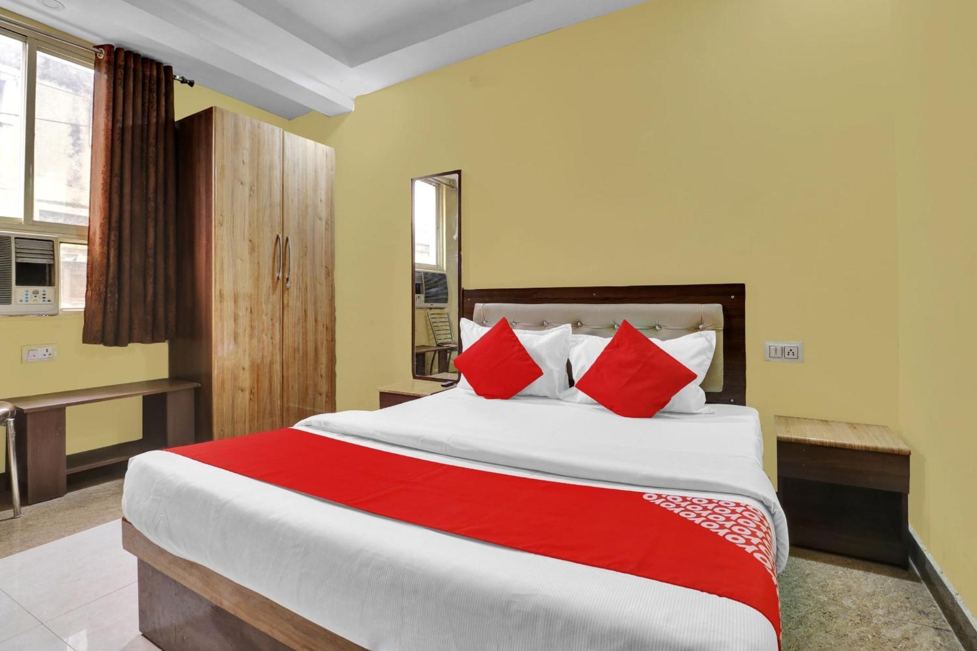 Capital O Royal Inn Near Laskar Gwalior Buitenkant foto